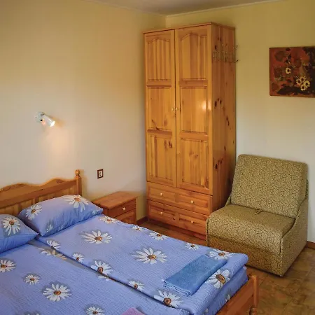 Σπίτι διακοπών Four-bedroom Holiday In Krapets *