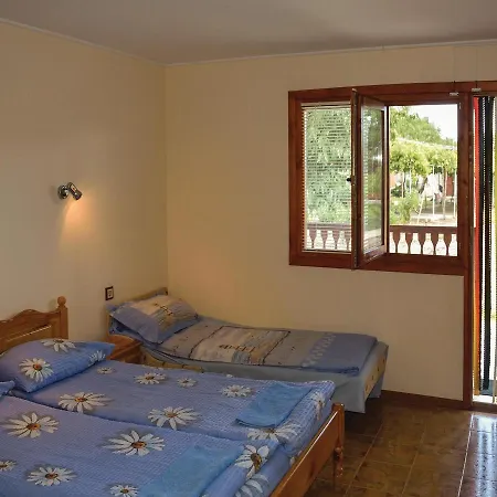 Σπίτι διακοπών Four-bedroom Holiday In Krapets *