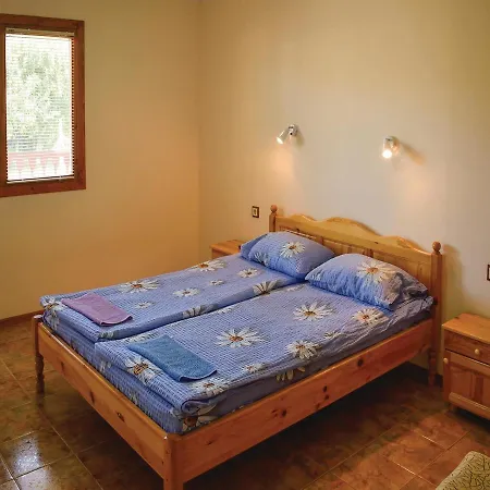 Σπίτι διακοπών Four-bedroom Holiday In Krapets *